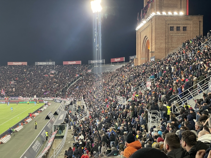 徒歩15分でサッカースタジアムのある暮らし。街全体に愛される文化としてのサッカーを肌で感じた。