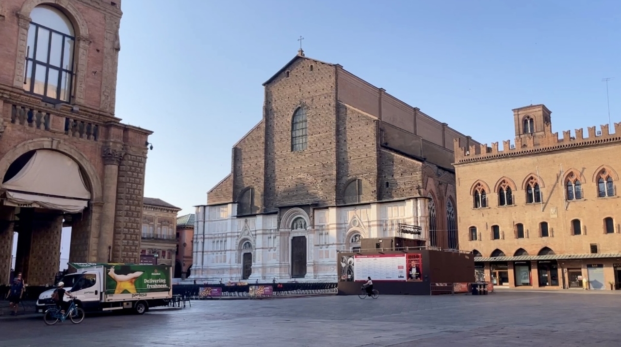 帰国当日の朝、中央のマッジョーレ広場とサン・ペトローニオ聖堂