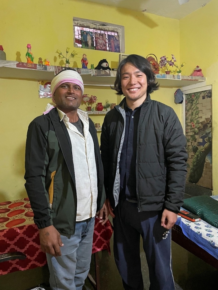 道端でチャイを飲んでいるときに仲良くなり、自宅で家族総動員の最高のおもてなしを受けた。いつかまた会いたい。（Bharatpur, Rajasthan）