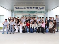 TOTO VIETNAM CO., LTDにて集合写真