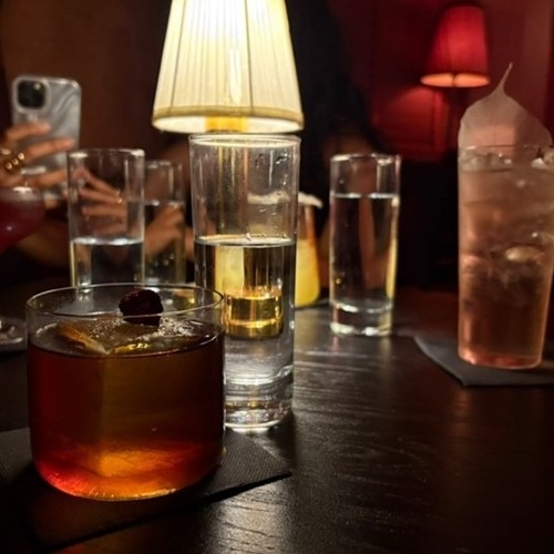 友達とおしゃれなバーに行った